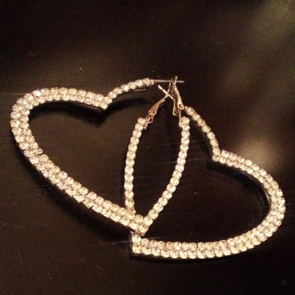 Elegant Silver Heart Hoop Earrings - Picture 2 of 4